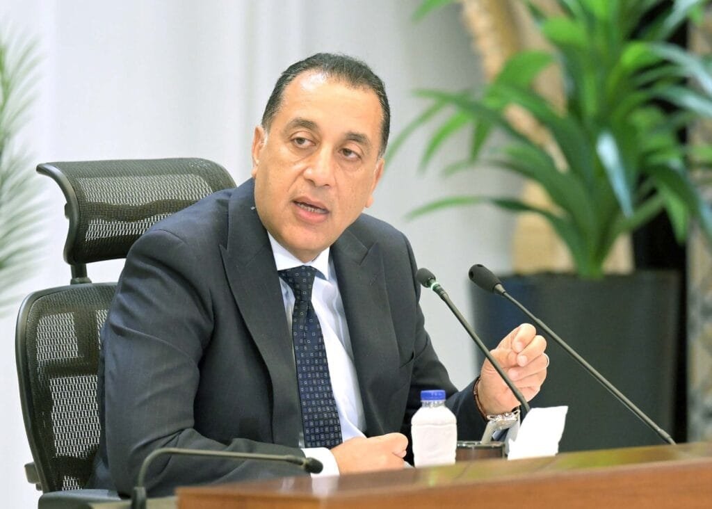 مدبولي يُحذر: سنتعامل بـ "حزم" مع زيادات الأسعار.. ولا تهاون مع الاحتكار