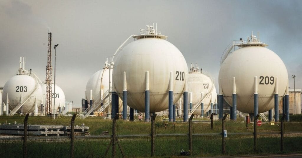 وكالة الطاقة الدولية تطلق أكبر احتياطي نفطي طارئ في تاريخها لمواجهة أزمة هرمز