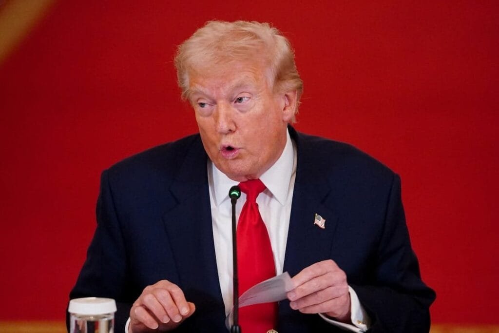 ترامب يتوعد إيران بضربة "قوية للغاية" اليوم.. ويدرس تدمير مناطق كاملة داخلها