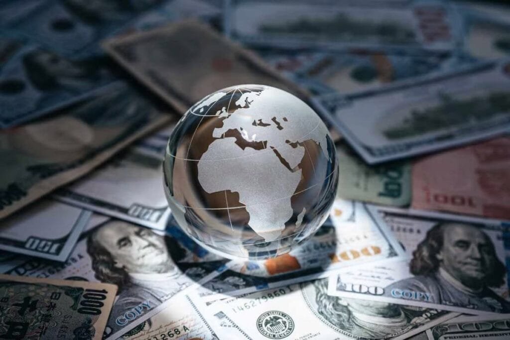 رئيس بلاك روك يحذر: الاقتصاد العالمي يواجه خطر الركود إذا بلغ سعر النفط 150 دولاراً للبرميل