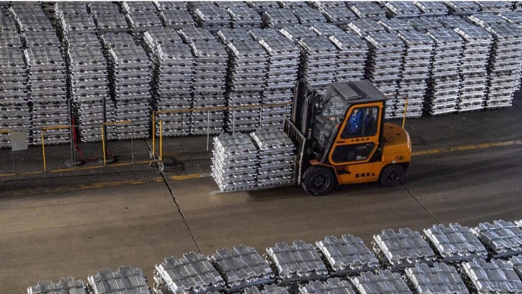 أزمة الإمدادات ترفع الألمنيوم إلى 3650 دولارًا للطن وتزيد ضغوط السوق العالمية