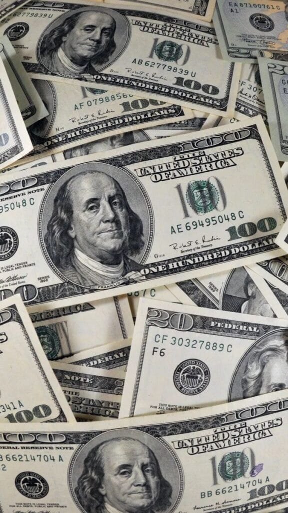 تراجع الدولار إلى 52.6 جنيه بانخفاضات تصل إلى 50 قرشًا خلال تعاملات اليوم