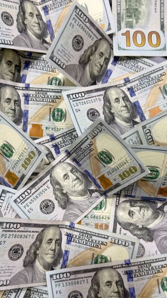 الدولار يتماسك قرب 98.30 نقطة في أسبوع وسط مخاوف جيوسياسية