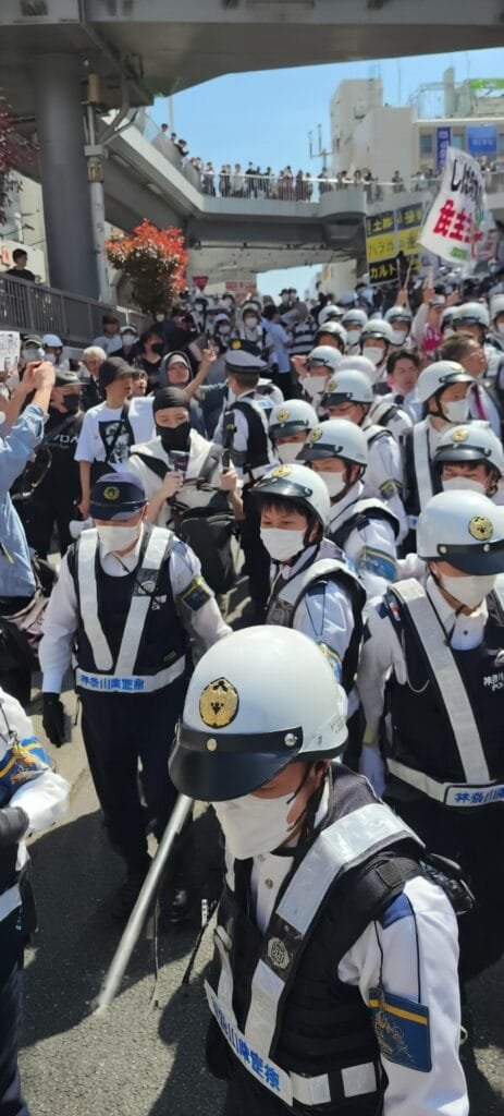 يابانيون يتظاهرون احتجاجاً على بناء أول مسجد بمدينة فوجيساوا13 أبريل 2026 - 3:37 مساءً يابانيون يتظاهرون احتجاجاً على بناء أول مسجد بمدينة فوجيساوا