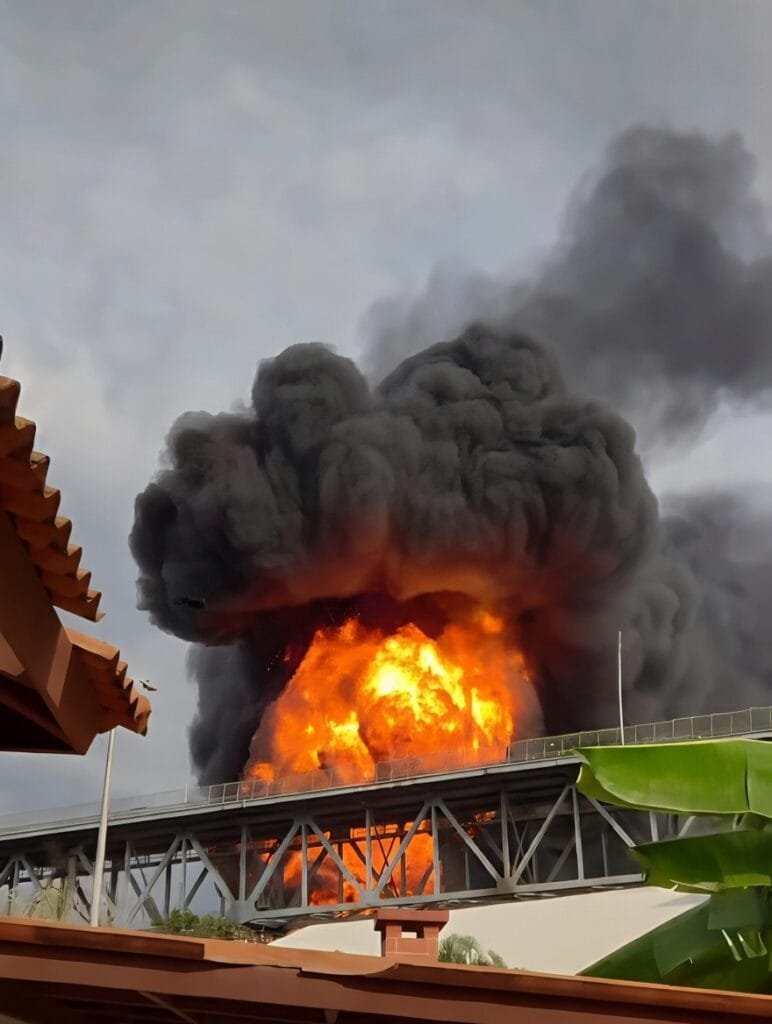 قتيل و4 مصابين في حادث مروع قرب جسر الأمريكتين إثر انفجار خزانات وقود7 أبريل 2026 - 8:16 صباحًا قتيل و4 مصابين في حادث مروع قرب جسر الأمريكيتين إثر انفجار خزانات وقود