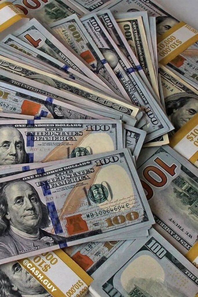 الدولار يتراجع 10 قروش ليسجل 53.37 جنيه وسط هدوء نسبي خلال تعاملات اليوم